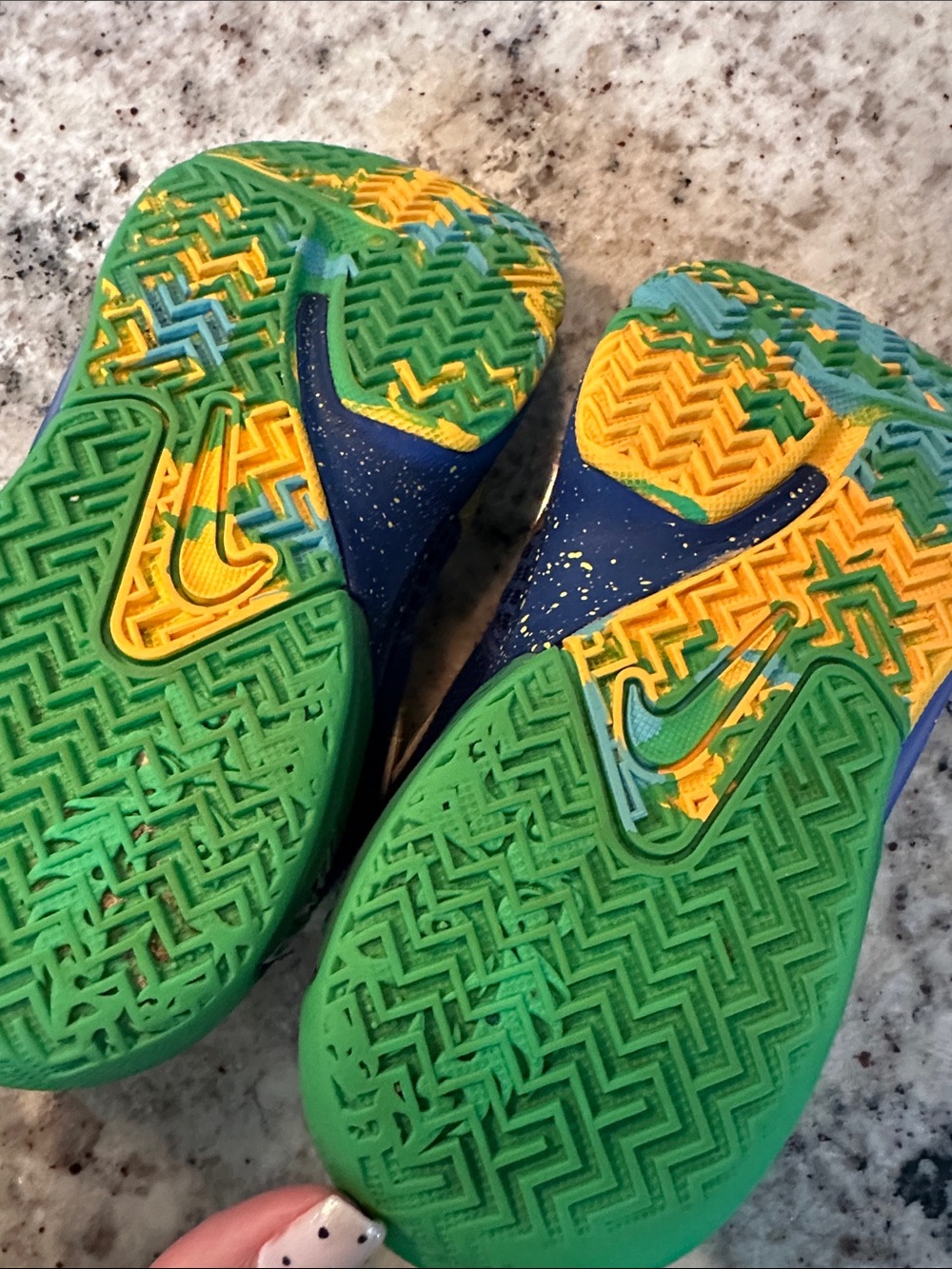 Nike LeBron Witness 11.5C shoes - Picture 6 of 9